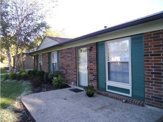 6806 Yvonne Ct, Louisville, KY 40228 - photo 1