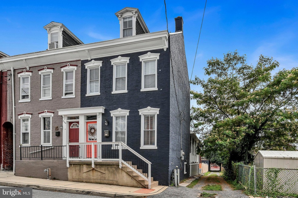 202 Poplar St, Columbia, PA 17512 - photo 1