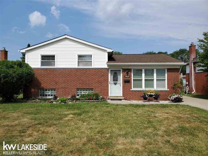 30023 Calahan Rd, Roseville, MI 48066 - photo 1