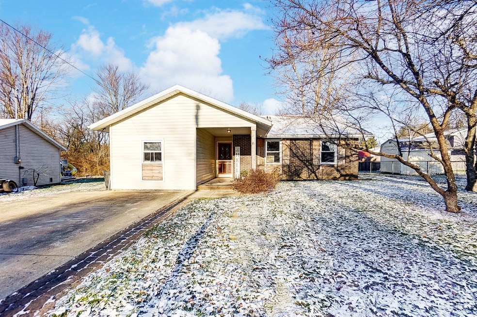 102 Lee Ann Ct, Blanchester, OH 45107 - photo 1