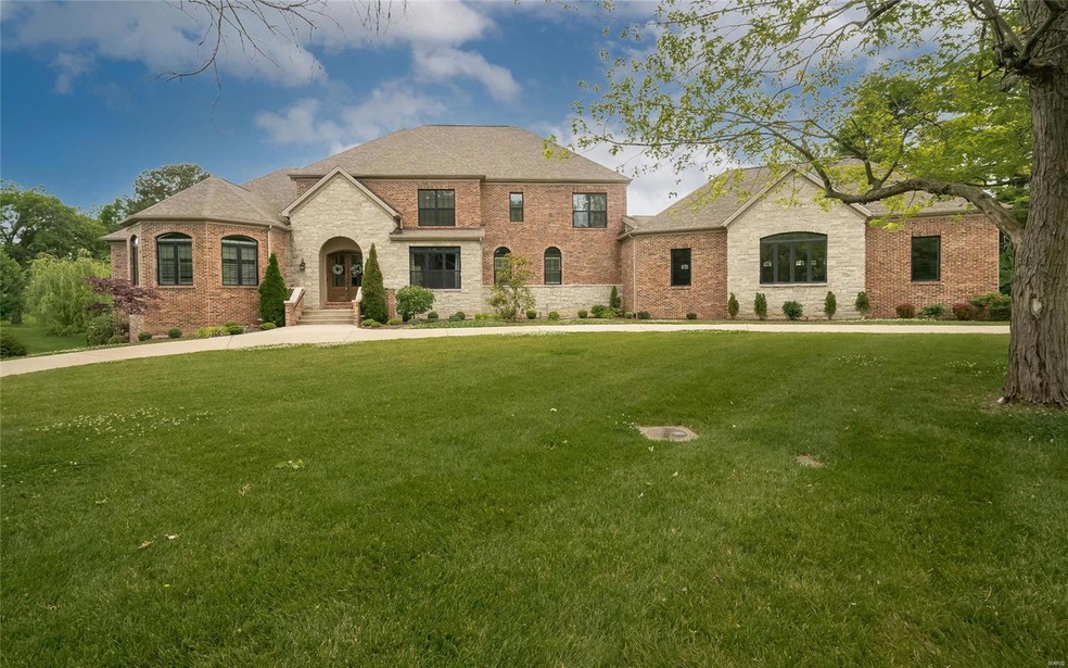 22 Williamsburg Estates Drive - 5 years new!