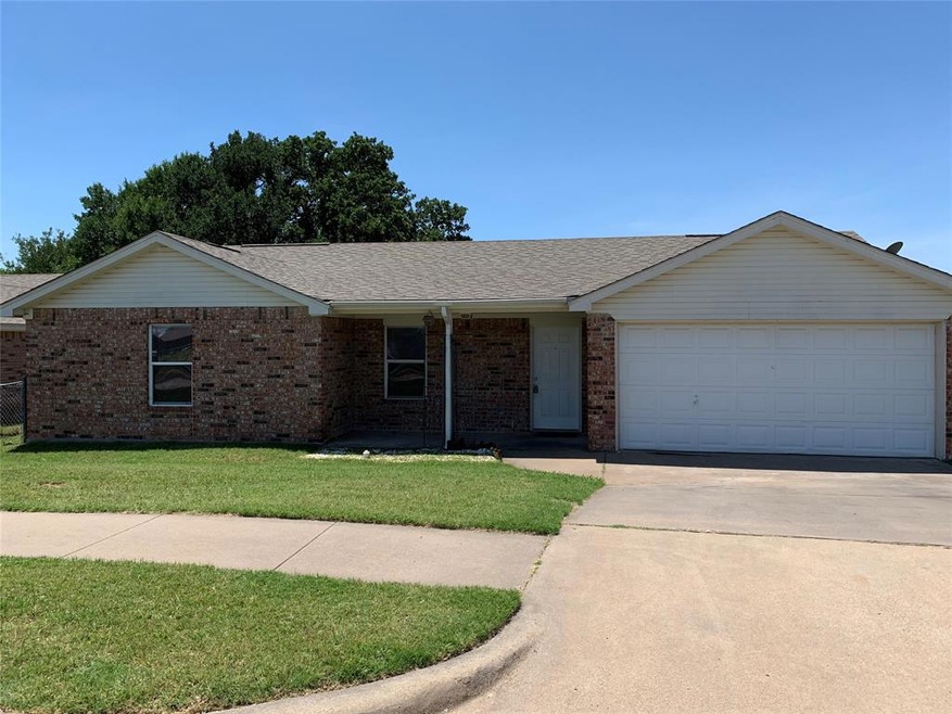 215 Dean Ct, Granbury, TX 76049 - photo 1