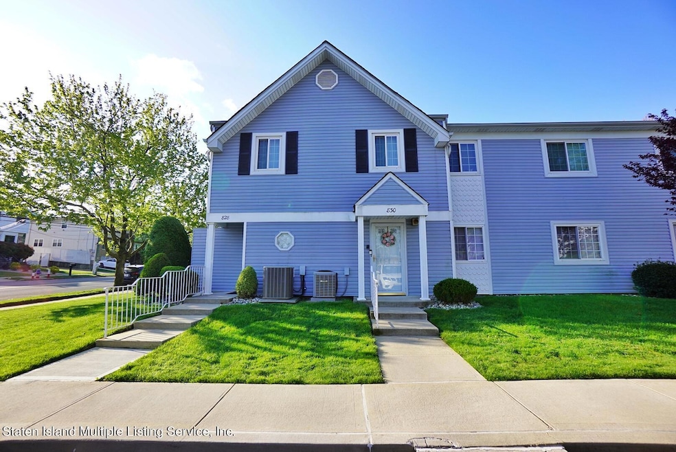 830 Rossville Ave, Staten Island, NY 10309 - photo 1