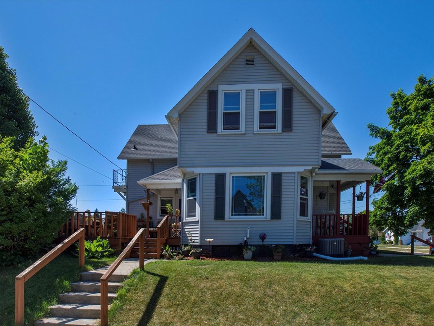 925 N 22nd St, Manitowoc, WI 54220 - photo 1