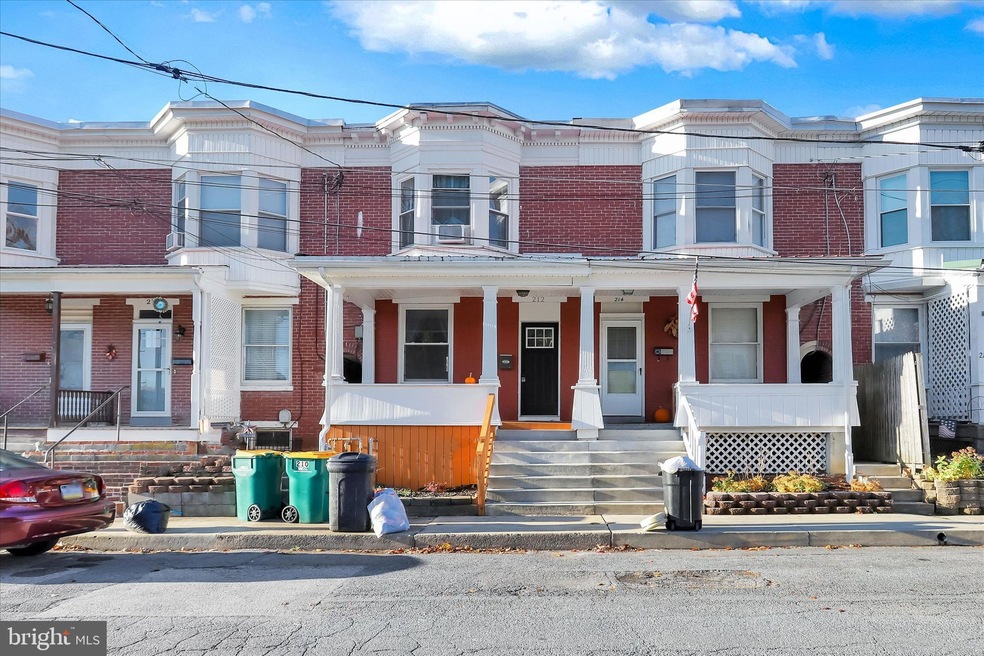 212 W 4th St, Waynesboro, PA 17268 - photo 1