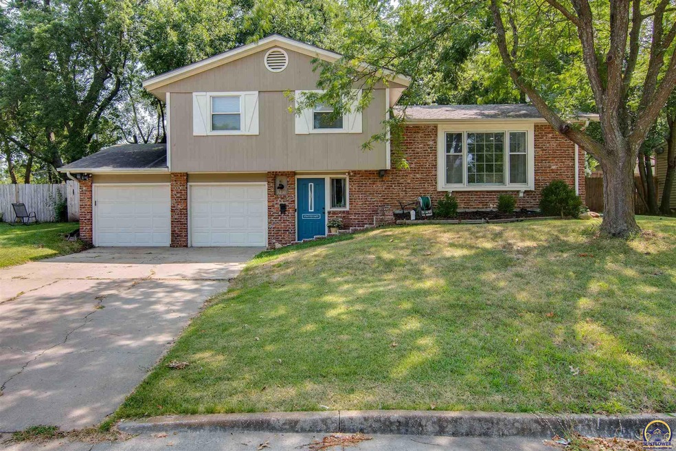 3231 SW 33rd St, Topeka, KS 66614 - photo 1