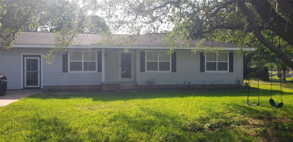 301 Cedar Vale Rd, Bay City, TX 77414 - photo 1