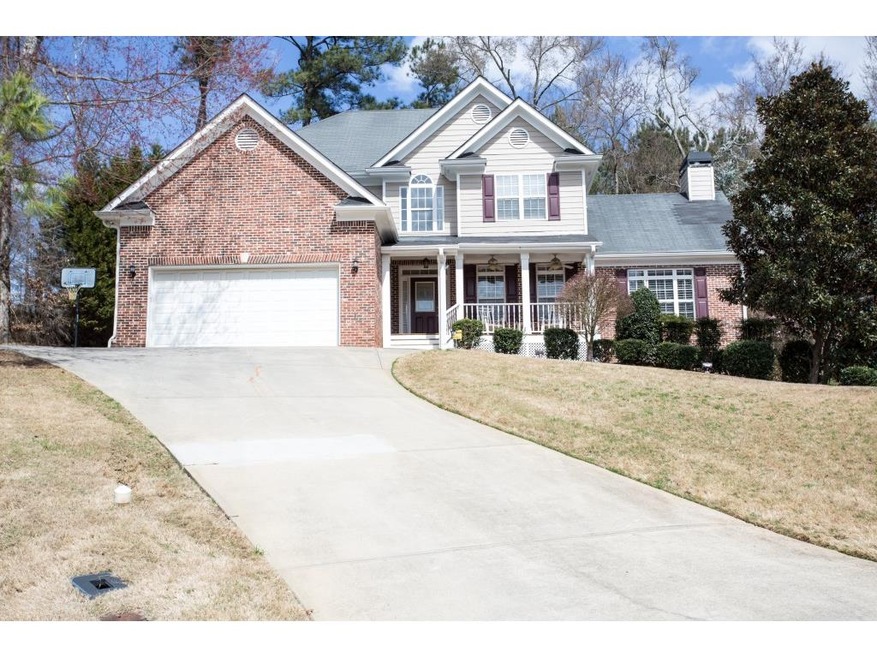 Wonderful Curb Appeal on a quiet Cul-De-Sac Lot