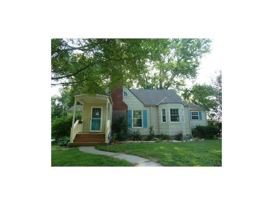 Charming 1.5 story home with 3 bedrooms!