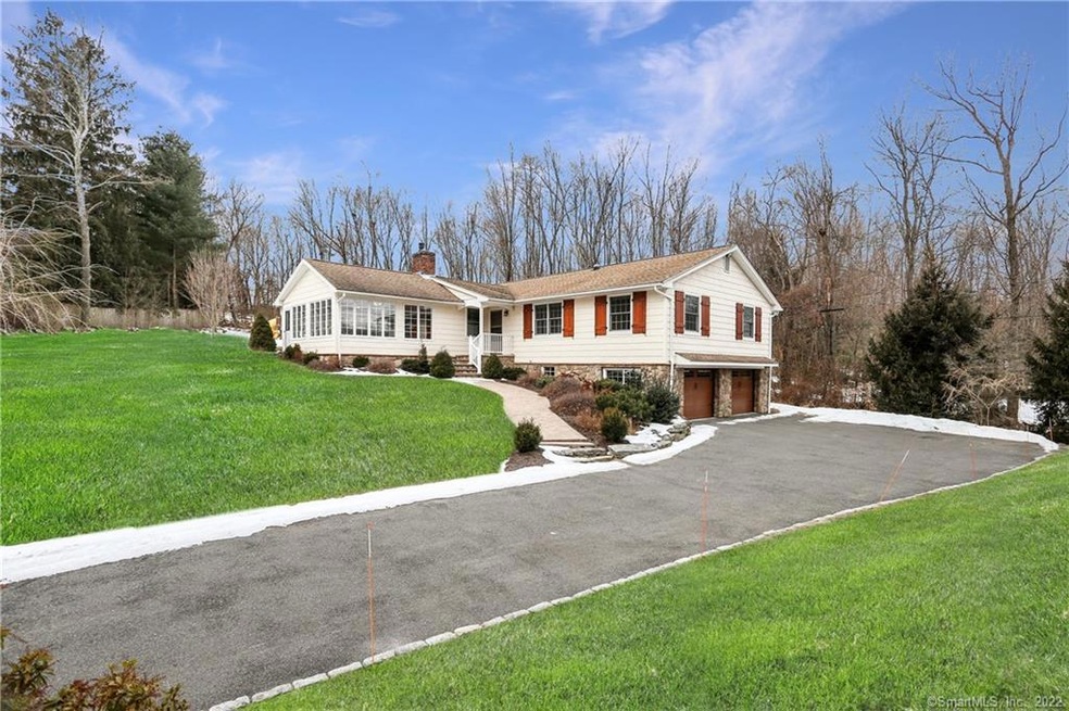 8 Fernbrook Dr, Brookfield, CT 06804 - photo 1