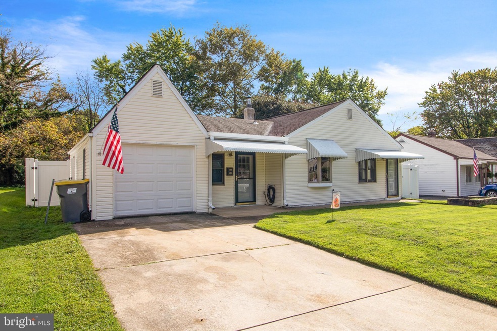 1604 W Willow Run Dr, Wilmington, DE 19805 - photo 1