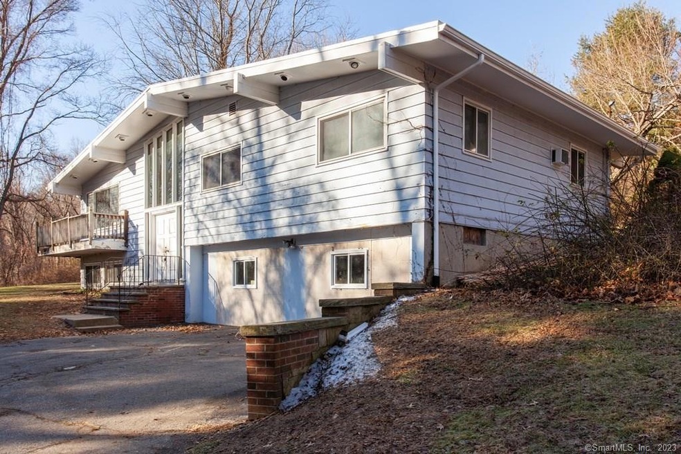 715 Cranberry Ln, Orange, CT 06477 - photo 1