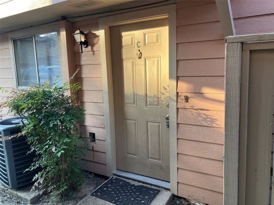 8048 Sands Point Dr unit C, Houston, TX 77036 - photo 1