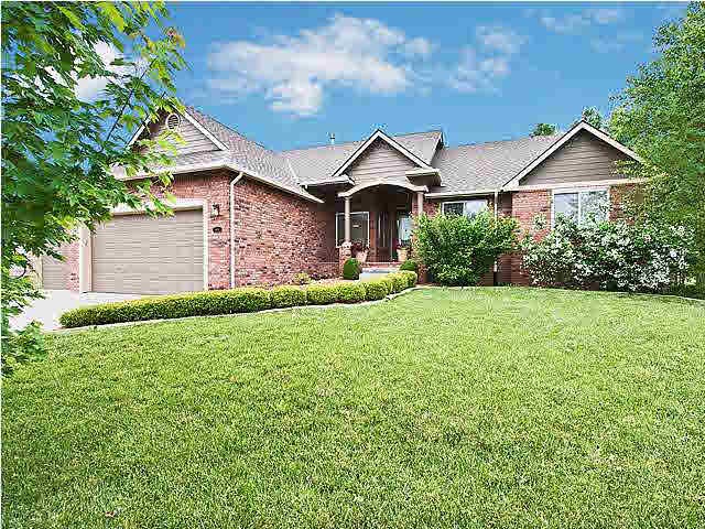 Immaculate home in Crescent Lakes in Andover