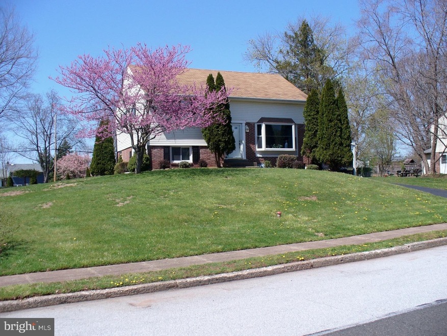 1061 Wayfield Dr, Norristown, PA 19403 - photo 1