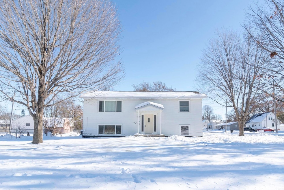 608-610 Martin Rd, Waterloo, IA 50701 - photo 1