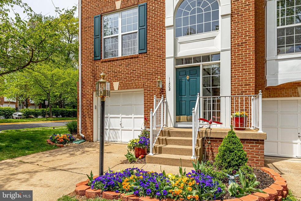 11508 Wild Hawthorn Ct, Reston, VA 20194 - photo 1