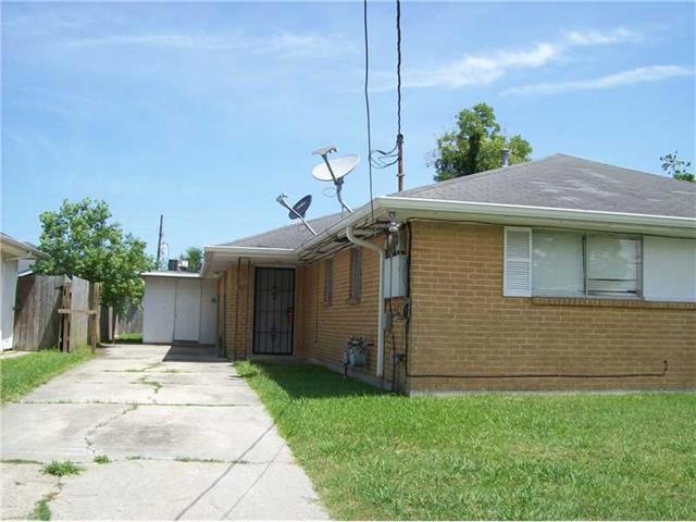 Photo. Exterior side of 8641 Gervais.