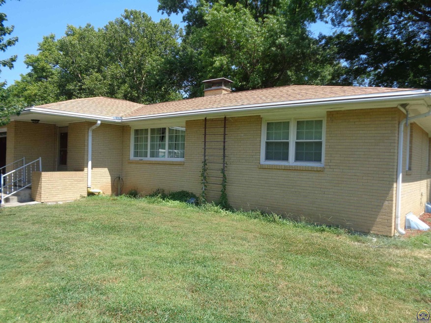 404 Fowler St, Maple Hill, KS 66507 - photo 1