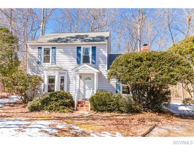 EXTERIOR FRONT W/ VINYL SIDING