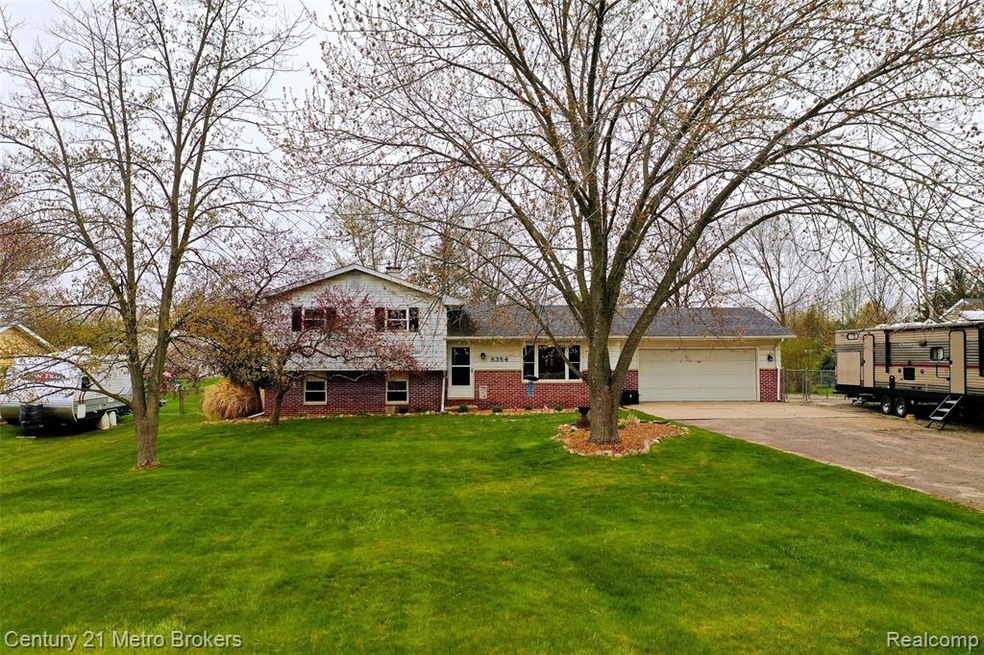 8384-Fenton-Rd-37 Outside.jpg