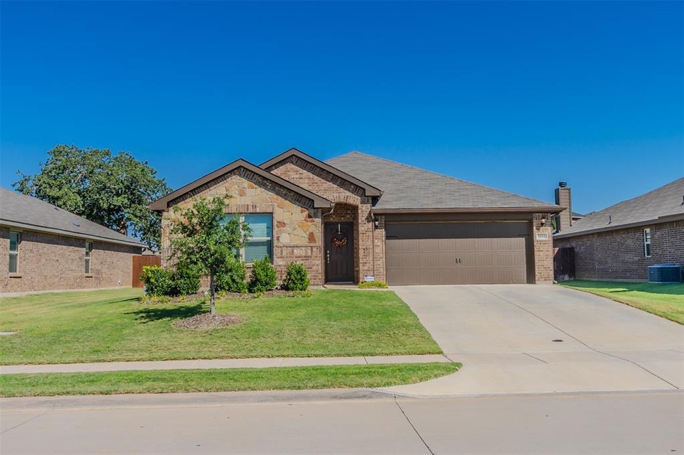 1004 Deer Valley Dr, Weatherford, TX 76087 - photo 1