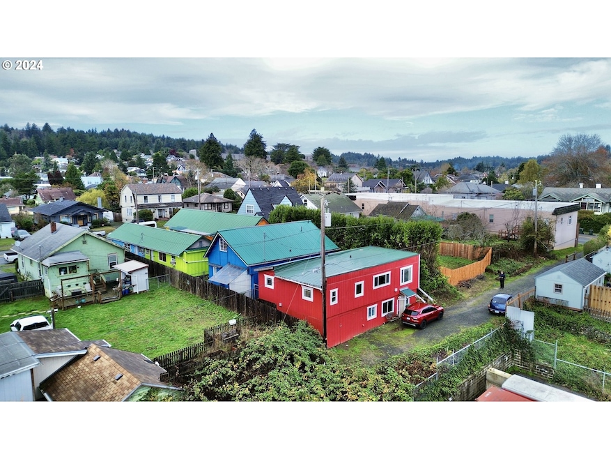 1032 S 4th St, Coos Bay, OR 97420 - photo 1