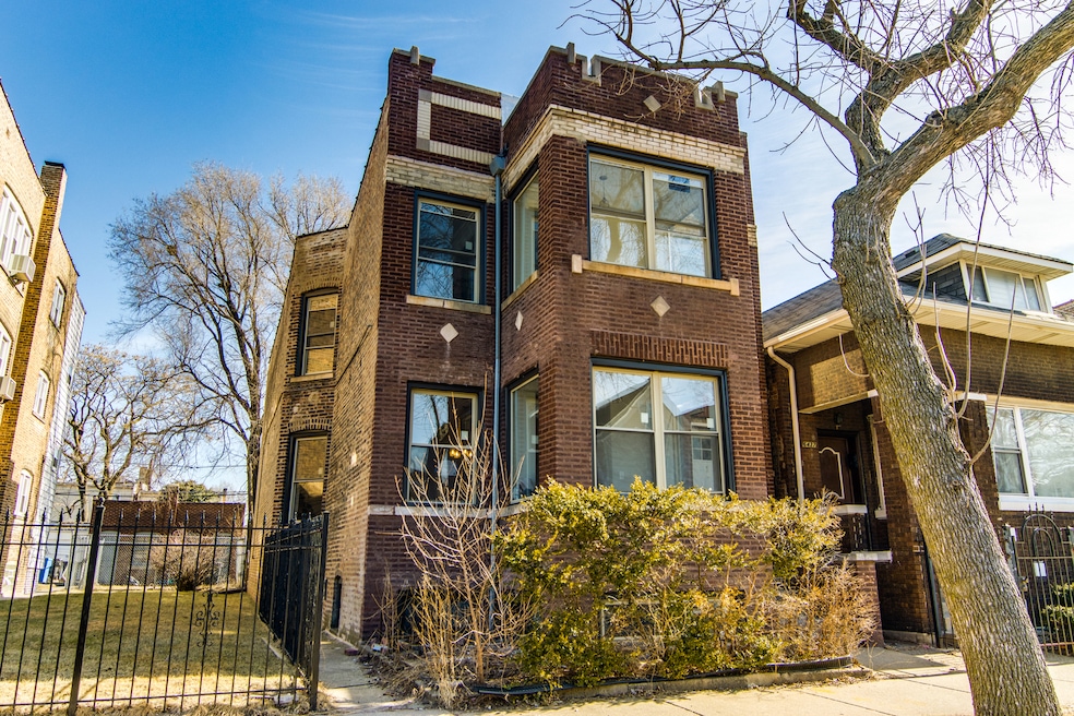 unlisted-address, Chicago, IL 60637 - photo 1