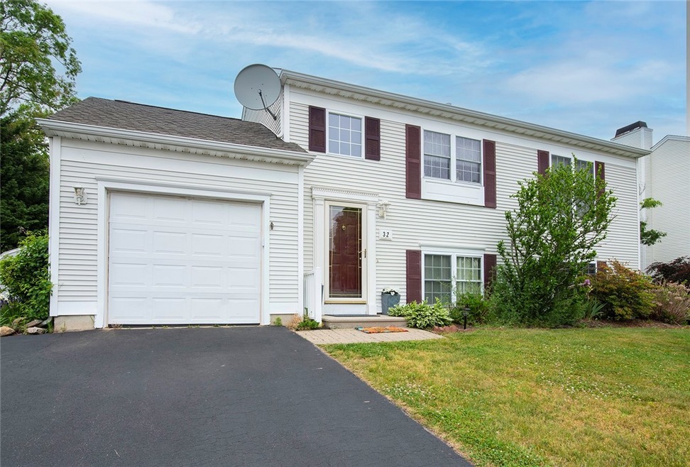 32 Tum-A-lum Cir, Westerly, RI 02891 - photo 1