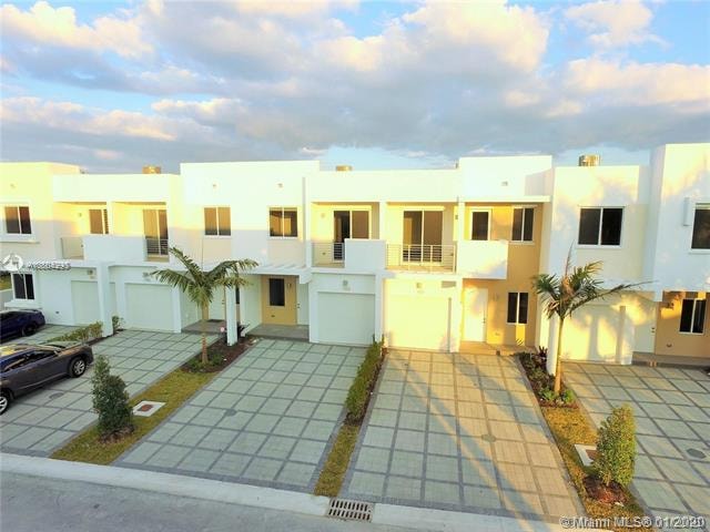 7133 NW 103rd Path unit 7133, Doral, FL 33178 - photo 1