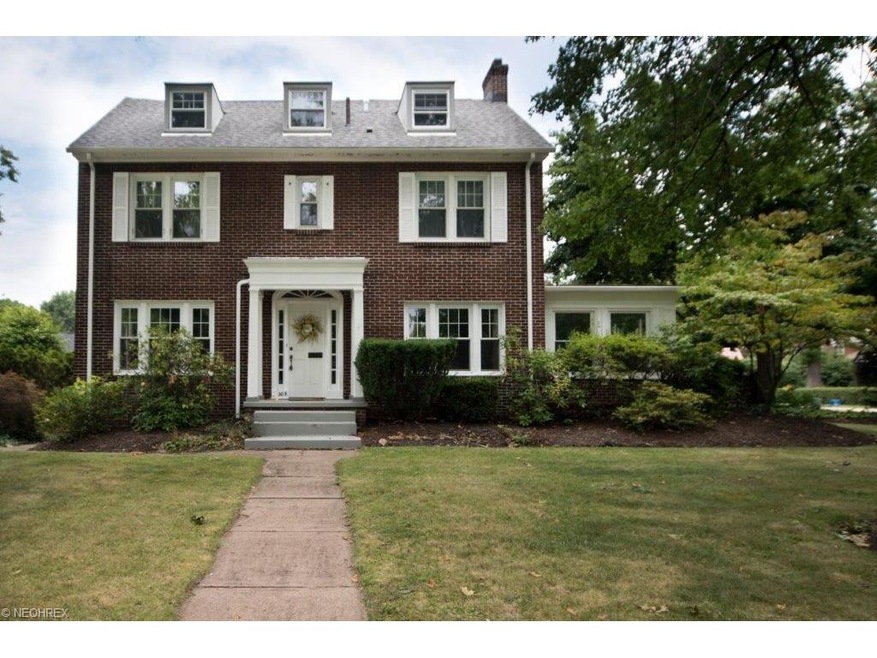Wonderfully charming, move-in ready 4-5 bedroom, 2