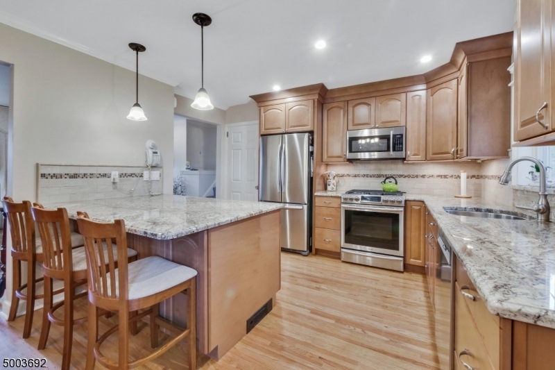 64 Dalebrook Rd, Bloomfield, NJ 07003 - photo 1