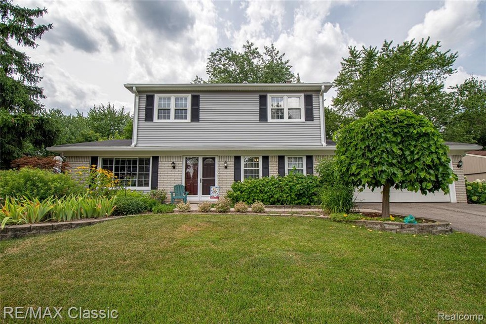 Beautifully Landscaped NOVI Colonial