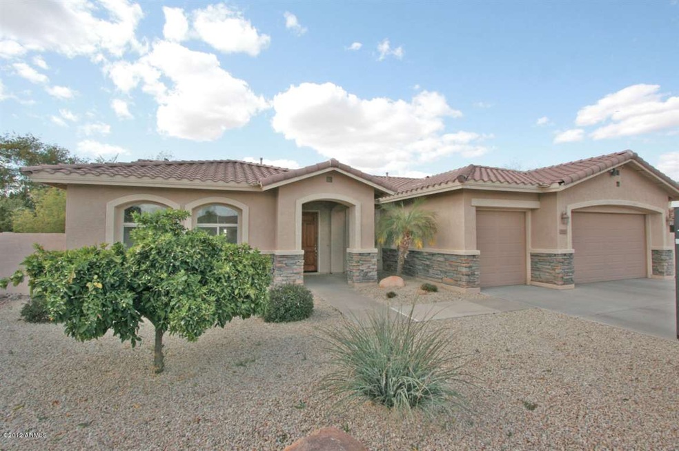 Great Curb Appeal!