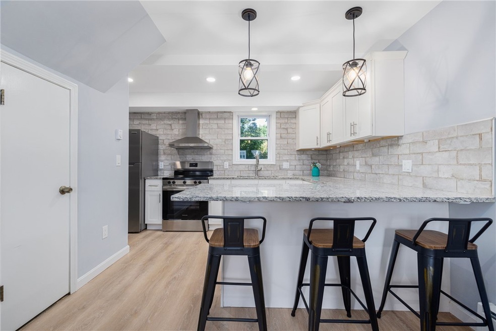 152 Tuckerman Ave unit 10, Middletown, RI 02842 - photo 1