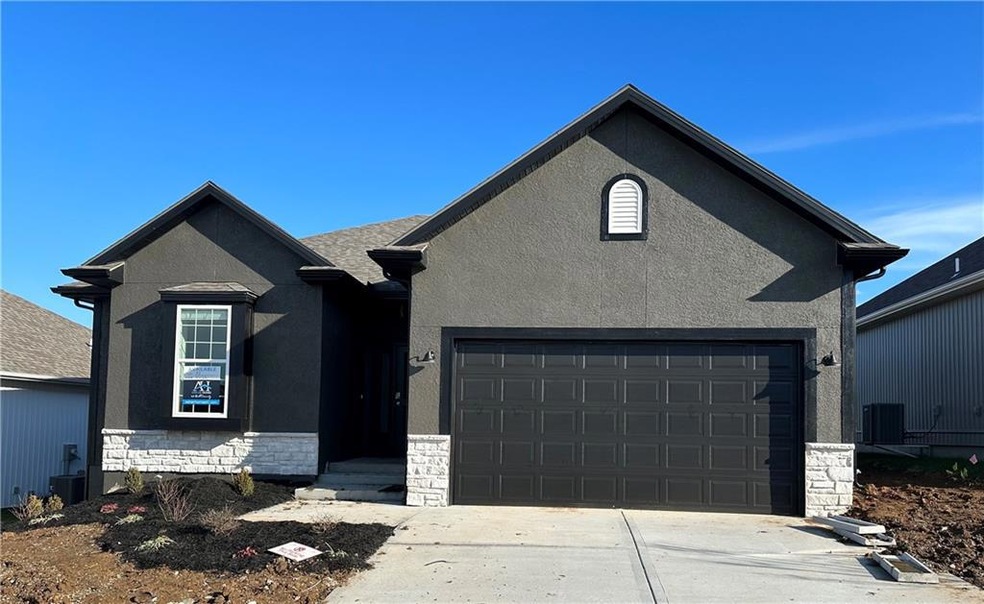 4055 NW Eclipse Place, Blue Springs, MO 64015 MLS HMS2455019