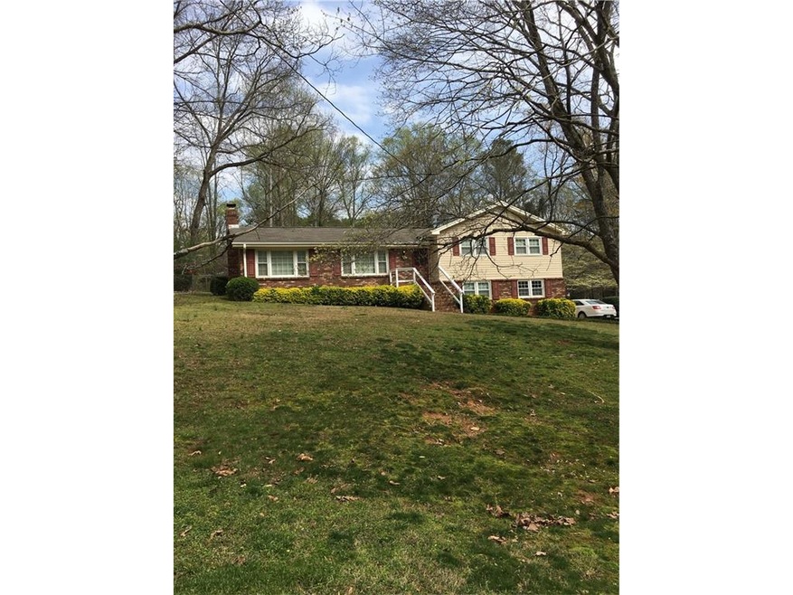 5734 Hillcrest Dr, Acworth, GA 30102 - photo 1