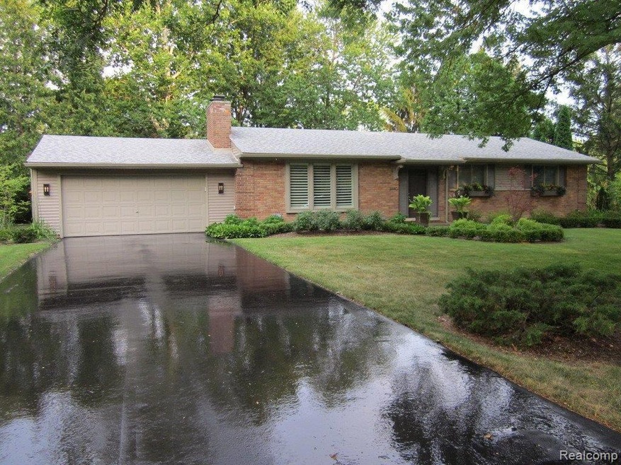 3680 W Bradford Dr, Bloomfield Hills, MI 48301 - photo 1