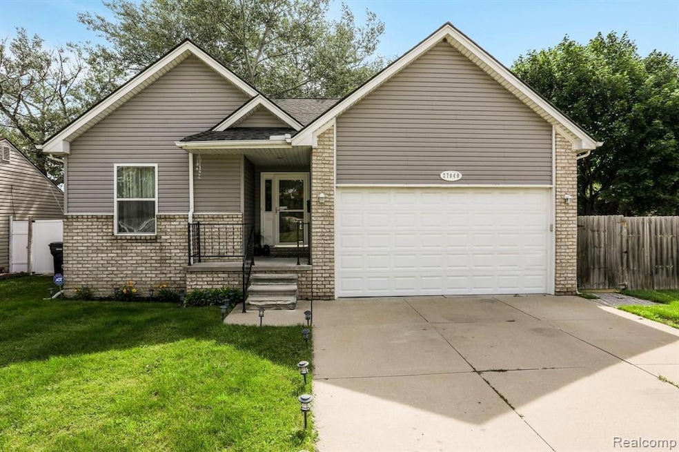 27040 Woodmont St, Roseville, MI 48066 - photo 1
