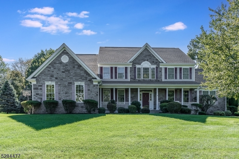 9 Setting Sun Dr, Washington Twp., NJ 07853 - photo 1