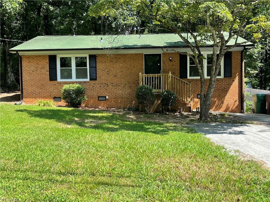 1611 Beaucrest Ave, High Point, NC 27265 - photo 1