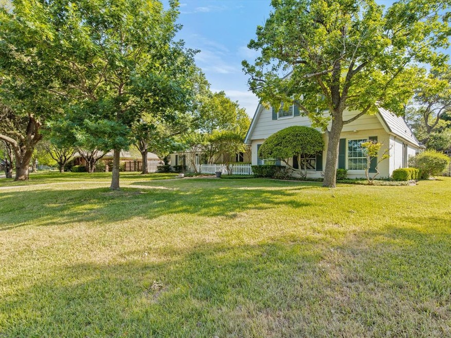 702 Hyde Park Blvd, Cleburne, TX 76033 - photo 1