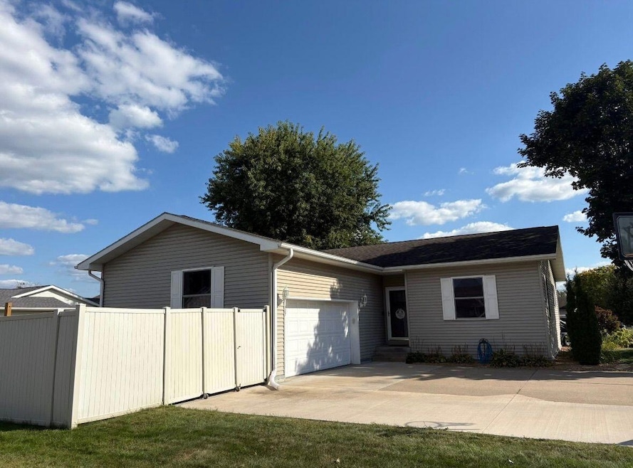 137 Acorn Ln, West Salem, WI 54669 - photo 1