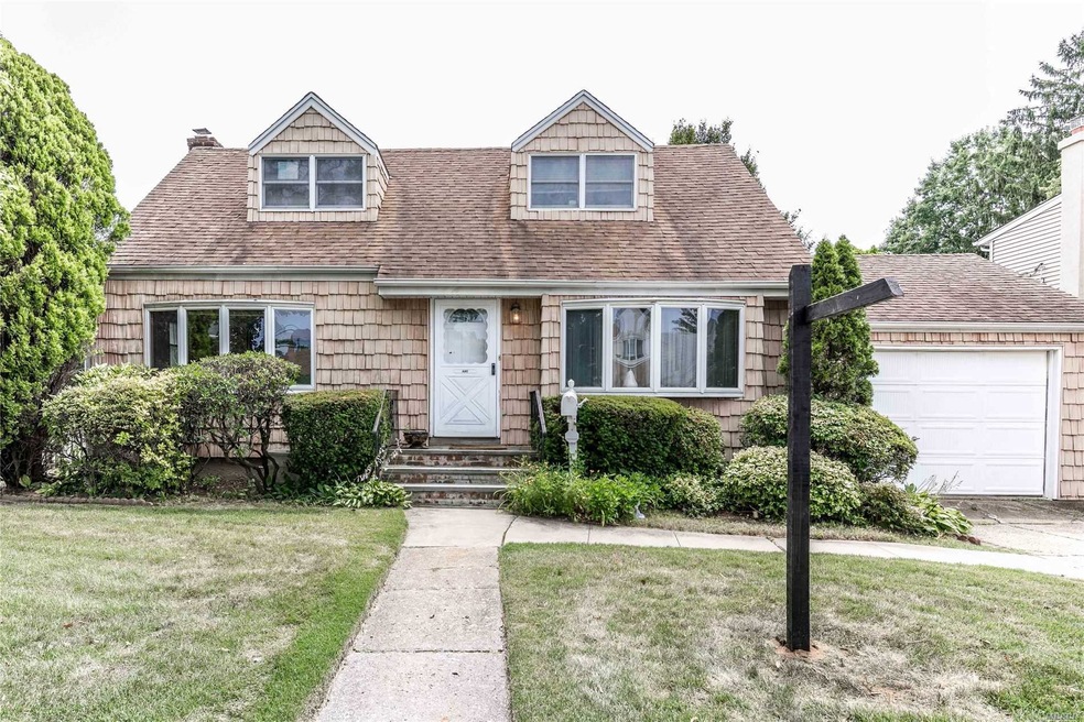 685 Forte Blvd, Franklin Square, NY 11010 - photo 1