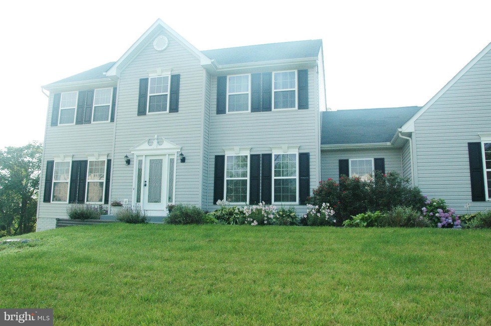 458 Pinnacle Dr, Bunker Hill, WV 25413 - photo 1