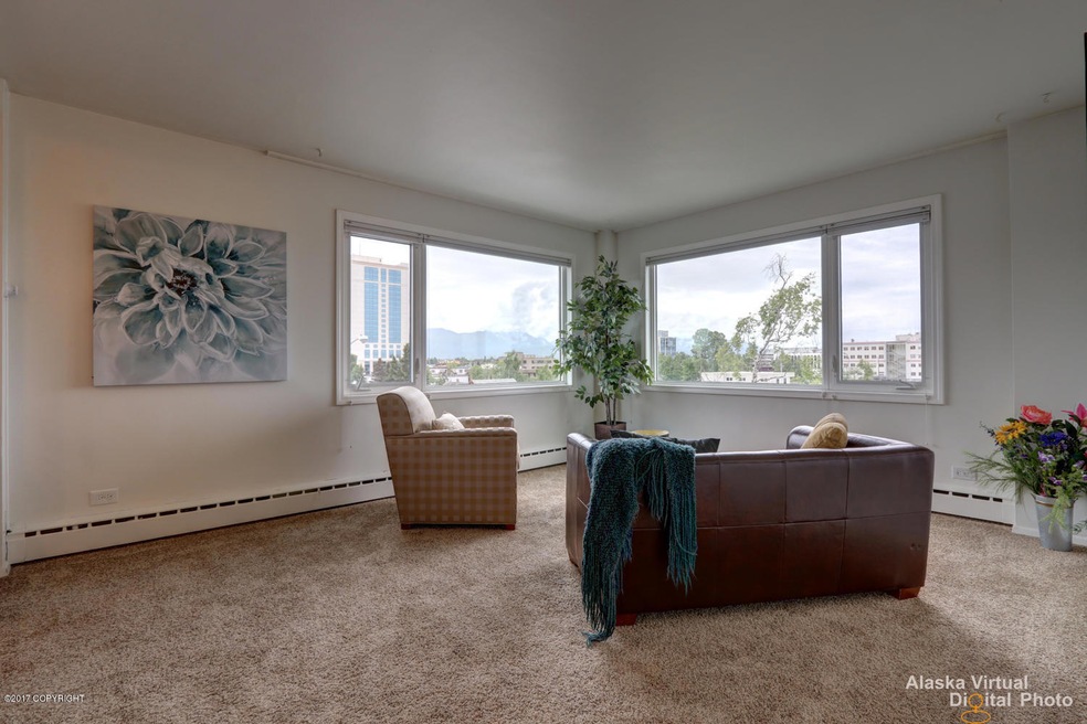 CORNER UNIT-GREAT VIEWS!