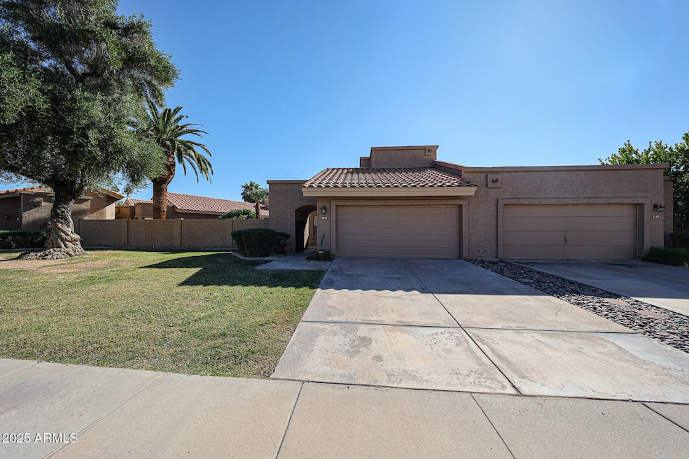 2337 W Cheyenne Dr, Chandler, AZ 85224 - photo 1