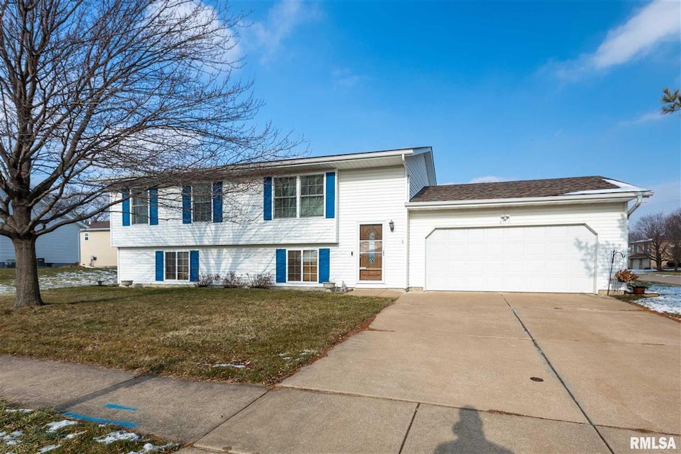 4114 White Pines Dr, Davenport, IA 52804 - photo 1