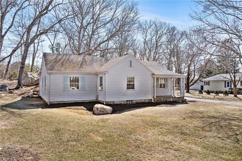 11 Hubbard St, Westerly, RI 02891 - photo 1