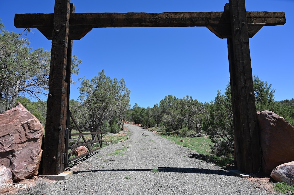 5556 W Refuge Rock Rd unit 55, Seligman, AZ 86337 - photo 1